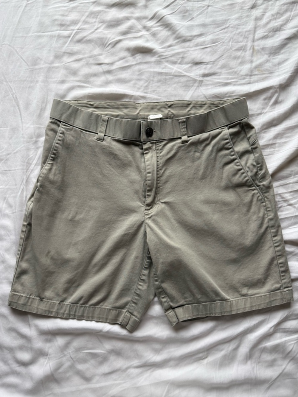 Mens Fabletics Lightweight Casual Shorts in Khaki Sz. 32